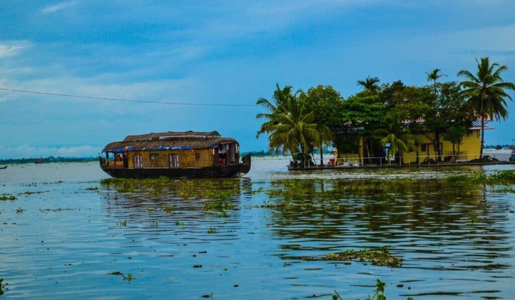Kerala-Backwaters-in-October-1024x596